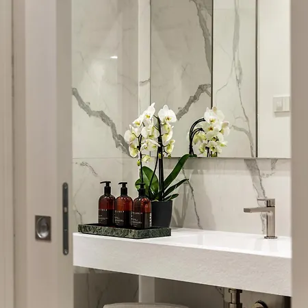 Royal Duomo By Aura Luxury Collection * 코모